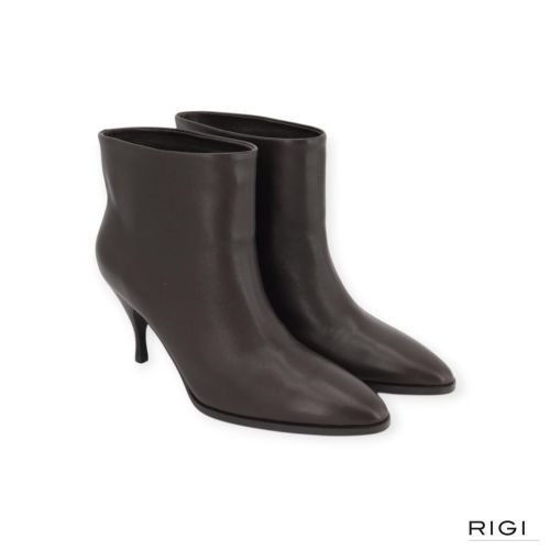 Lola Cruz Geniveve dames enkellaars in bruin leer. Lola Cruz Geniveve dames enkellaars in bruin leer.