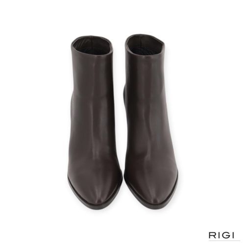 Lola Cruz Geniveve dames enkellaars in bruin leer. Lola Cruz Geniveve dames enkellaars in bruin leer.