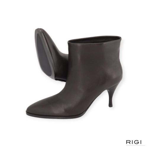 Lola Cruz Geniveve dames enkellaars in bruin leer. Lola Cruz Geniveve dames enkellaars in bruin leer.