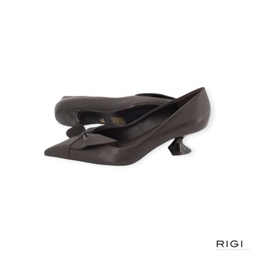 Lola Cruz Manuela dames pump in bruin leer. Lola Cruz Manuela dames pump in bruin leer.
