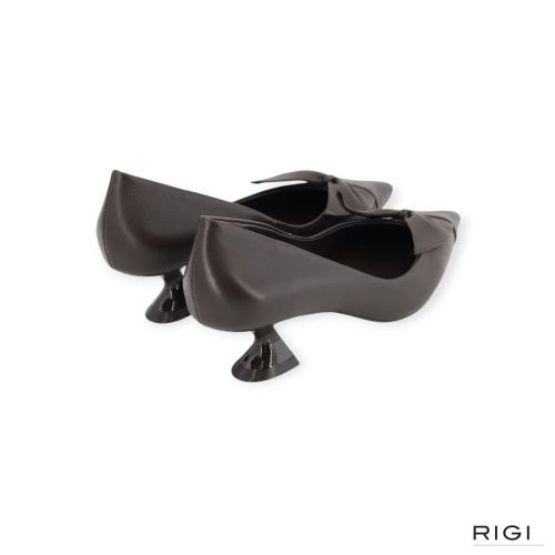 Lola Cruz Manuela dames pump in bruin leer. Lola Cruz Manuela dames pump in bruin leer.