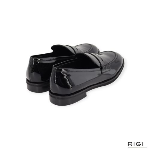 Luca Grossi M102M mocassin in zwart lakleer voor dames. Luca Grossi M102M mocassin in zwart lakleer voor dames.