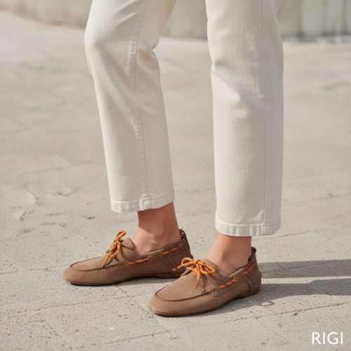 March 23 Antwerp loafer, mocassin voor dames in beige suède.