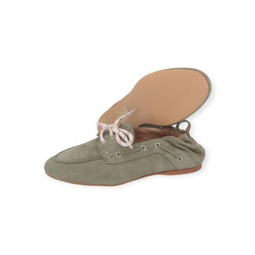 March 23 Antwerp loafer, mocassin voor dames in lichtgroen suède. March 23 Antwerp loafer, mocassin voor dames in lichtgroen suède.