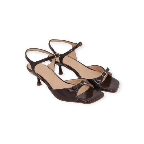 March 23 Barcelona Sandaal voor dames in bruin lak leer.