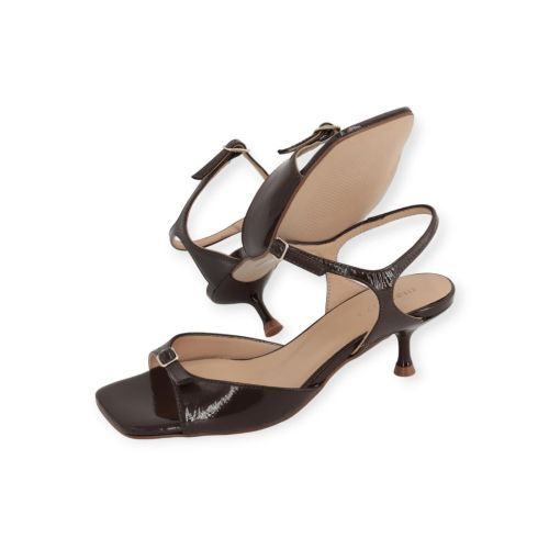 March 23 Barcelona Sandaal voor dames in bruin lak leer.