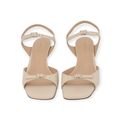 March 23 Barcelona Sandaal voor dames in off wit (ivory) leer. March 23 Barcelona Sandaal voor dames in off wit (ivory) leer.