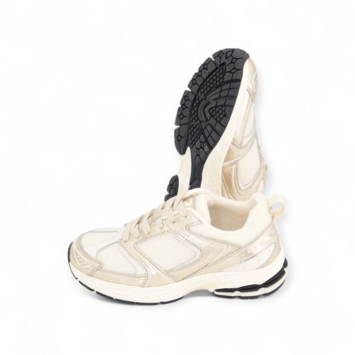 March 23 Sneaker Off wit dames (Faye - Faye) - Rigi