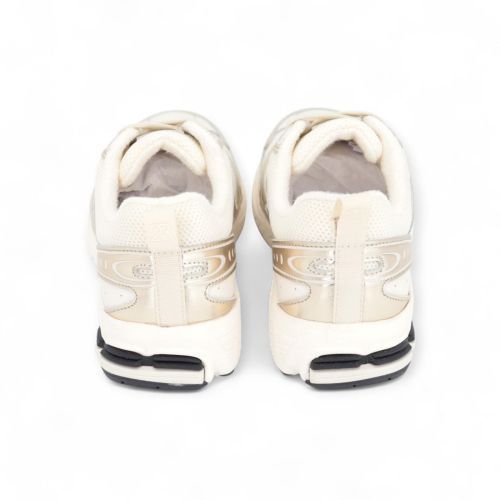 March 23 Sneaker Off wit dames (Faye - Faye) - Rigi