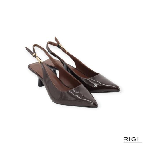 March23 Reese pump, slingback in bruin lakleer voor dames. March23 Reese pump, slingback in bruin lakleer voor dames.