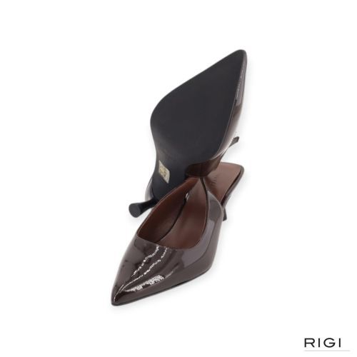 March23 Reese pump, slingback in bruin lakleer voor dames. March23 Reese pump, slingback in bruin lakleer voor dames.