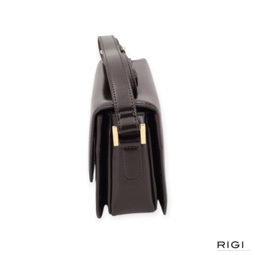 March 23 Si Bag crossbody in het donker bruin leer. March 23 Si Bag crossbody in het donker bruin leer.