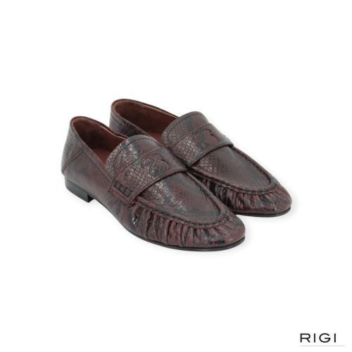 March 23 Teleste loafer, moccasin in bordeaux, zwart python leer voor dames. March 23 Teleste loafer, moccasin in bordeaux, zwart python leer voor dames.