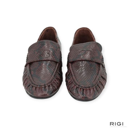 March 23 Teleste loafer, moccasin in bordeaux, zwart python leer voor dames. March 23 Teleste loafer, moccasin in bordeaux, zwart python leer voor dames.