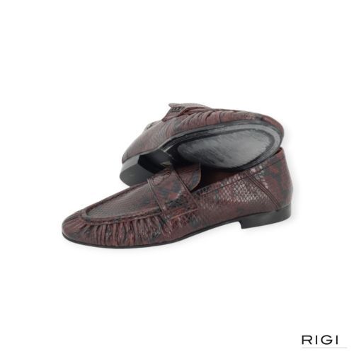 March 23 Teleste loafer, moccasin in bordeaux, zwart python leer voor dames. March 23 Teleste loafer, moccasin in bordeaux, zwart python leer voor dames.
