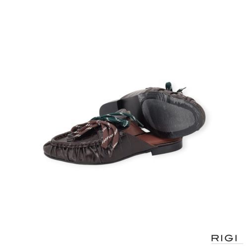 March 23 Tilly Loafer dames slipper in bruin crocco leer.