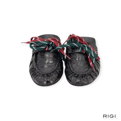 March 23 Tilly Loafer dames slipper in zwarte crocco leer. March 23 Tilly Loafer dames slipper in zwarte crocco leer.