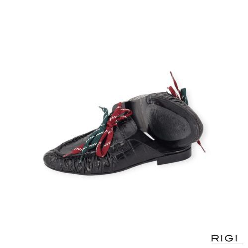 March 23 Tilly Loafer dames slipper in zwarte crocco leer. March 23 Tilly Loafer dames slipper in zwarte crocco leer.