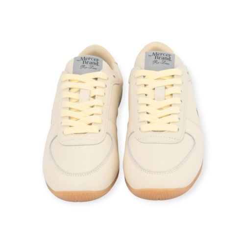 Mercer Re-Low sneaker in off wit leer voor dames.