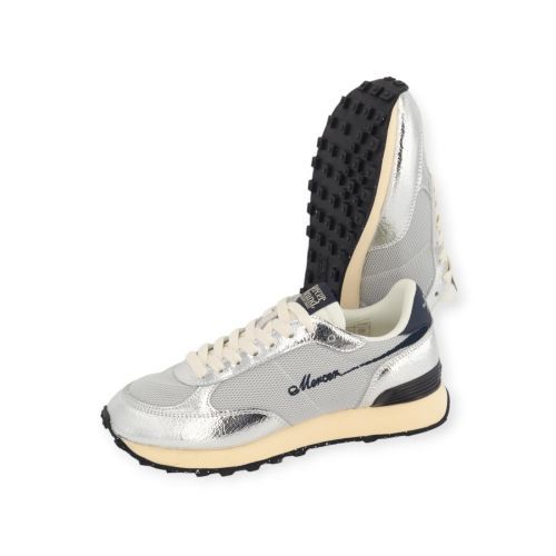 Mercer The Re-Racer sneaker voor dames in zilver met blauw leer. 