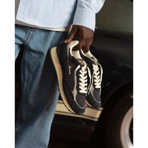 Mercer The Re-Racer heren sneaker in blauw suède met mesh. Mercer The Re-Racer heren sneaker in blauw suède met mesh.