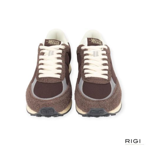Mercer The Re-Racer heren sneaker in bruin suède met mesh. Mercer The Re-Racer heren sneaker in bruin suède met mesh.