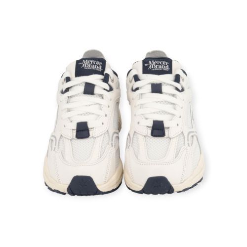 Mercer The Re-Run classic sneaker in wit leer voor dames en heren. 