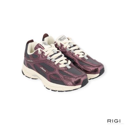 Mercer The Re-Run Cracked sneaker in bordeaux craquelé leer met donkergrijze mesh voor dames. Mercer The Re-Run Cracked sneaker in bordeaux craquelé leer met donkergrijze mesh voor dames.