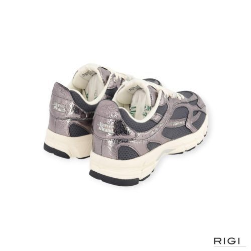 Mercer The Re-Run Cracked sneaker in grijs craquelé leer met grijze mesh voor dames. Mercer The Re-Run Cracked sneaker in grijs craquelé leer met grijze mesh voor dames.