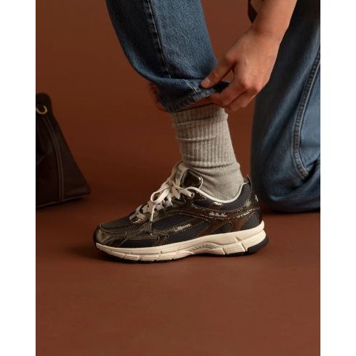 Mercer The Re-Run Cracked sneaker in groen craquelé leer met grijze mesh voor dames. Mercer The Re-Run Cracked sneaker in groen craquelé leer met grijze mesh voor dames.