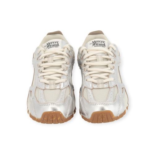 Mercer The Re-Run Drive sneaker voor dames in zilver leer. Mercer The Re-Run Drive sneaker voor dames in zilver leer.