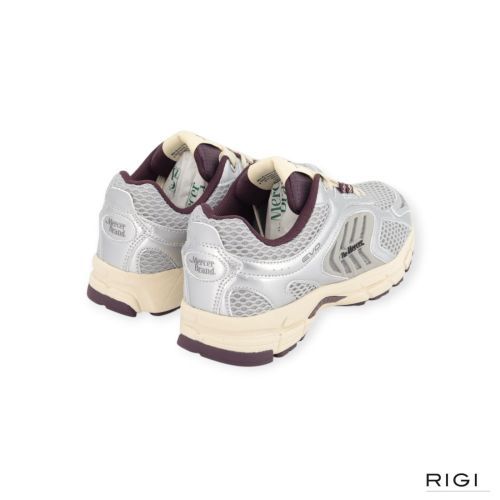 Mercer The Re-Run Evo Silver in zilver leer, mesh met bordeaux voor dames. Mercer The Re-Run Evo Silver in zilver leer, mesh met bordeaux voor dames.