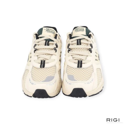 Mercer Re-Run Evo Nappa sneaker in offwit voor dames en heren. Mercer Re-Run Evo Nappa sneaker in offwit voor dames en heren.