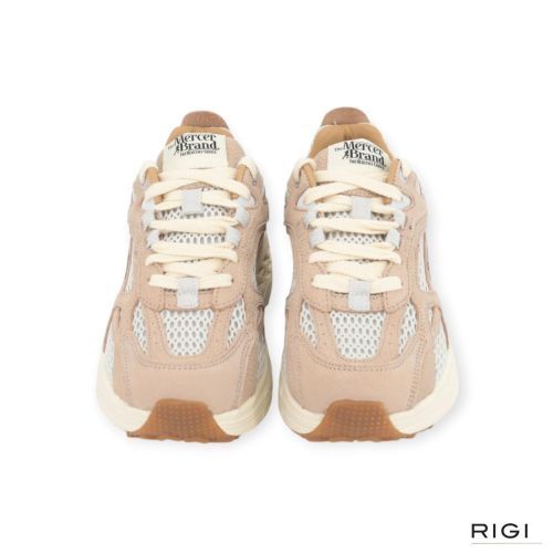 Mercer The Re-Run Max dames sneaker in off wit nubuck en beige mesh. Mercer The Re-Run Max dames sneaker in off wit nubuck en beige mesh.