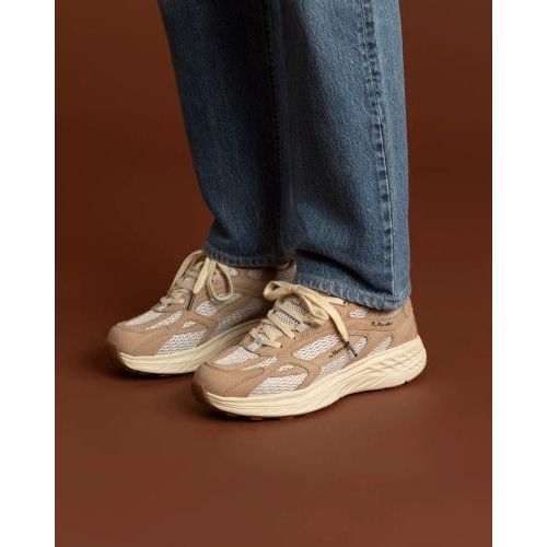 Mercer The Re-Run Max dames sneaker in off wit nubuck en beige mesh. Mercer The Re-Run Max dames sneaker in off wit nubuck en beige mesh.