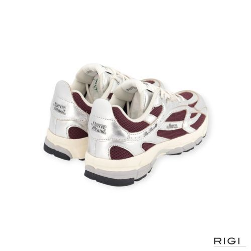 Mercer The Re-Run Pine in zilver met bordeaux mesh voor dames. Mercer The Re-Run Pine in zilver met bordeaux mesh voor dames.