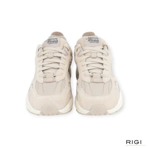Mercer Re-Run Premium sneaker in zand suède voor heren. Mercer Re-Run Premium sneaker in zand suède voor heren.