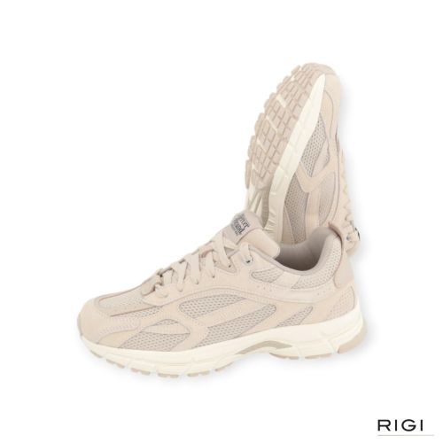 Mercer Re-Run Premium sneaker in zand suède voor heren. Mercer Re-Run Premium sneaker in zand suède voor heren.