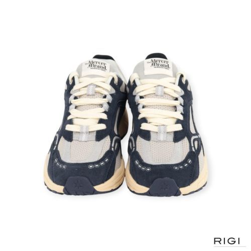 Mercer Re-Run Vintage sneaker in blauw suède voor dames en heren. Mercer Re-Run Vintage sneaker in blauw suède voor dames en heren.