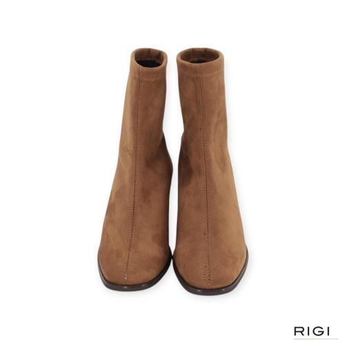 Miss Elastic 75311 dames enkellaars in cognac strech suede leer. Miss Elastic 75311 dames enkellaars in cognac strech suede leer.
