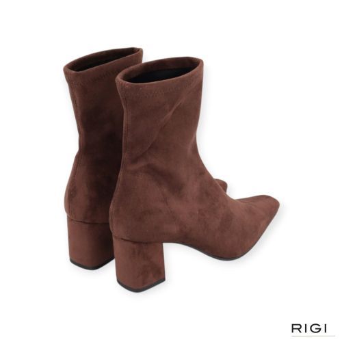 Miss Elastic 75357 dames enkellaars in bruin strech suede leer. Miss Elastic 75357 dames enkellaars in bruin strech suede leer.