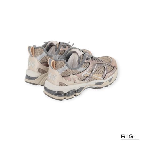 MRP Melrose V.61 sneaker in taupe, zilver metallic en mesh suède voor dames. MRP Melrose V.61 sneaker in taupe, zilver metallic en mesh suède voor dames.