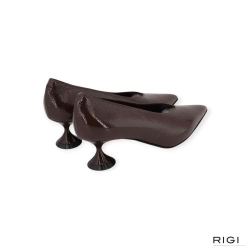 Natan N10100 pump in bruin nappalak voor dames. Natan N10100 pump in bruin nappalak voor dames.