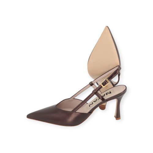 Natan N4107 pump in bruin shining leer voor dames. Natan N4107 pump in bruin shining leer voor dames.