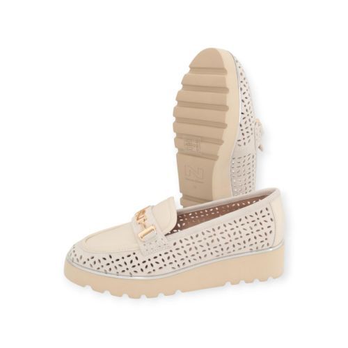 Nathan-Baume Mocassin in off wit met ecru leer voor dames.