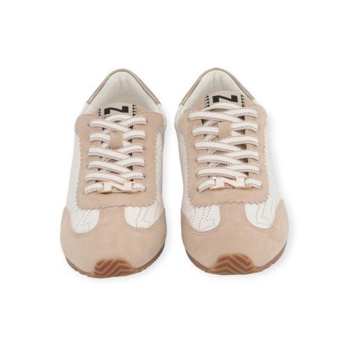 Nathan-Baume dames sneaker in het wit met beige suede. Nathan-Baume dames sneaker in het wit met beige suede.