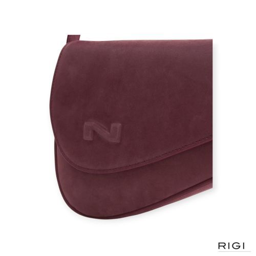 Nathan-Baume Crossbody Sunny City in bordeaux suède voor dames. Nathan-Baume Crossbody Sunny City in bordeaux suède voor dames.