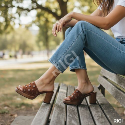 Noa Harmon dames slipper met blok hak in het cognac suede leer.