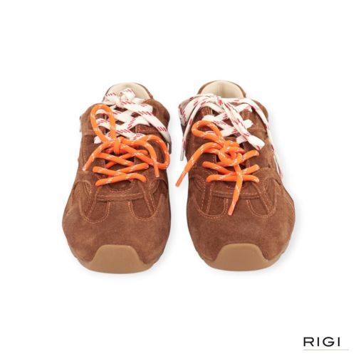 Nokwol Atlas sneaker in cognac suède voor dames. Nokwol Atlas sneaker in cognac suède voor dames.