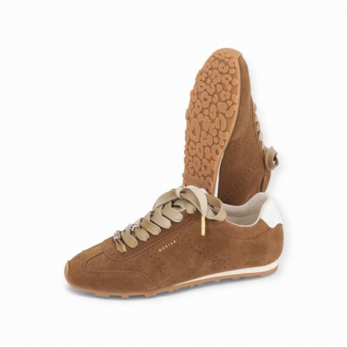 Nubikk Billy Lou dames sneaker in cognac suede. Nubikk Billy Lou dames sneaker in cognac suede.